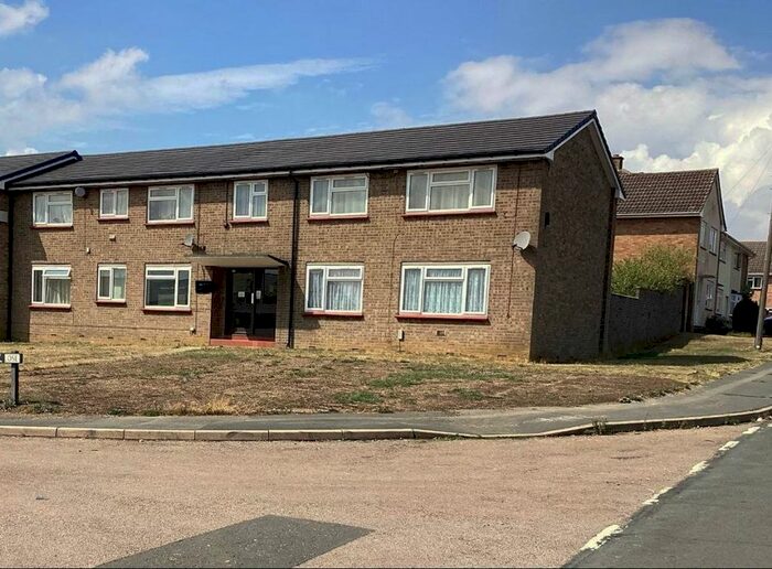 2 Bedroom Flat To Rent In Wingate Close, Braintree, CM7