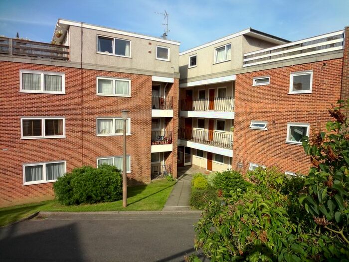 1 Bedroom Flat To Rent In Highmill, Kingshill, Ware, SG12