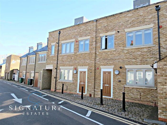 1 Bedroom Flat To Rent In Loates Lane, Watford, WD17