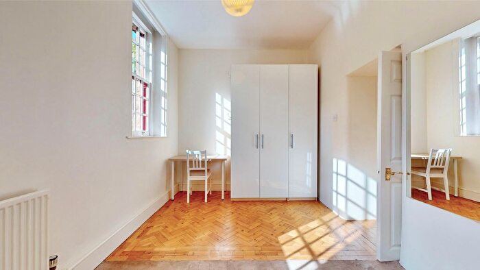 1 Bedroom Flat For Sale In Chevy Road, Southall, UB2