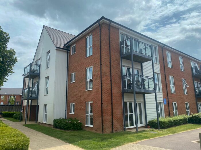 3 Bedroom Apartment To Rent In Holmbush Mews, Faygate, Horsham, RH12