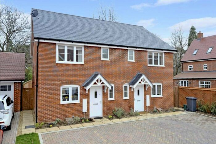 3 Bedroom Property To Rent In Grayling Close, Godalming, GU7