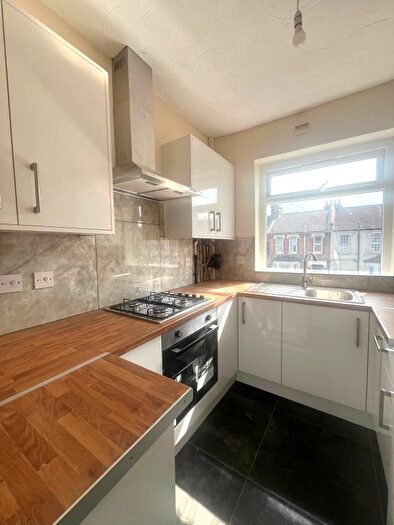 1 Bedroom Semi-Detached House To Rent In Kingsley Road, Hounslow, TW3