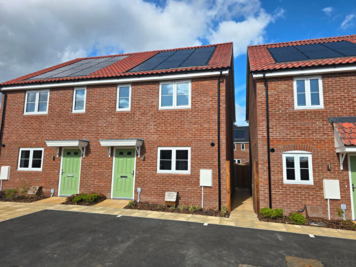 3 Bedroom Semi-Detached House For Sale In Donegal Road, Thetford, Norfolk, IP24