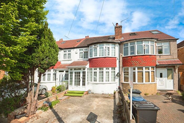 3 Bedroom Terraced House For Sale In Tees Avenue, Perivale, Greenford, UB6