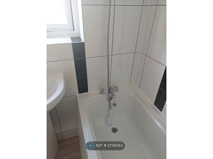 2 Bedroom Semi-Detached House To Rent In Bramble Close, Nottingham, NG6