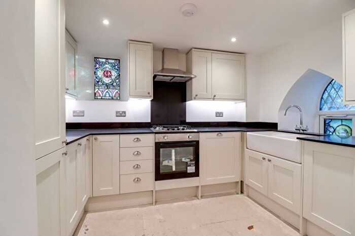 2 Bedroom Flat For Sale In Longcross Road, Longcross, Chertsey, KT16