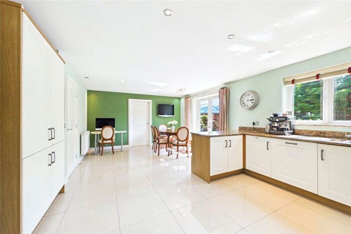 5 Bedroom Detached House To Rent In Elk Path, Three Mile Cross, Reading, Berkshire, RG7