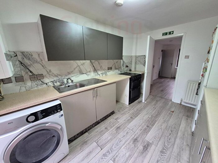 4 Bedroom Terraced House To Rent In Wheatley Close, London, NW4