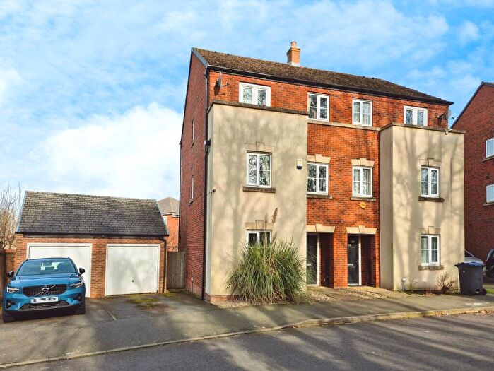 4 Bedroom Semi-Detached House For Sale In Roebuck Road, Birmingham, B16