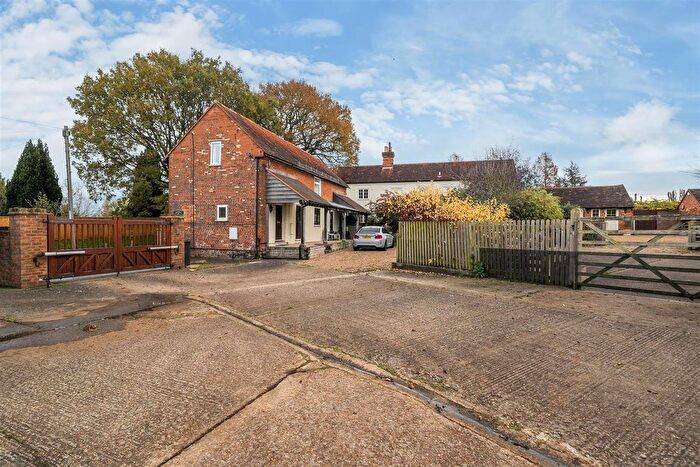 1 Bedroom Flat To Rent In Grove Heath Road, Ripley, Woking, GU23