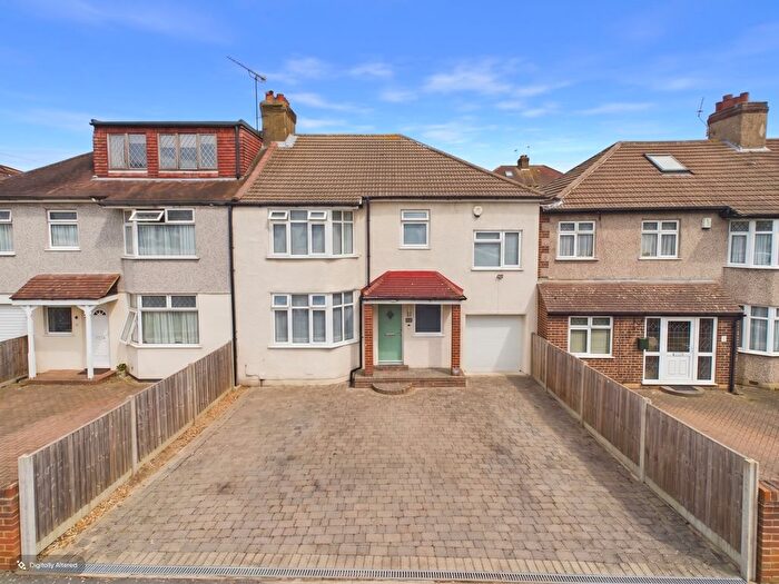 4 Bedroom Semi-Detached House For Sale In Lansdowne Avenue, Bexleyheath, Kent, DA7