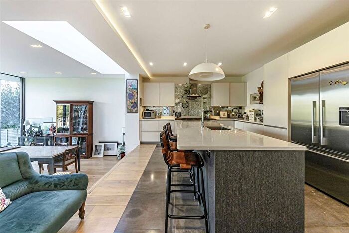 5 Bedroom Property To Rent In Kingston Lane, Teddington, TW11