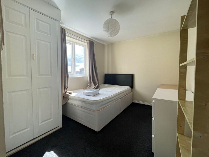 4 Bedroom Semi-Detached House To Rent In Neville Terrace, Durham, DH1