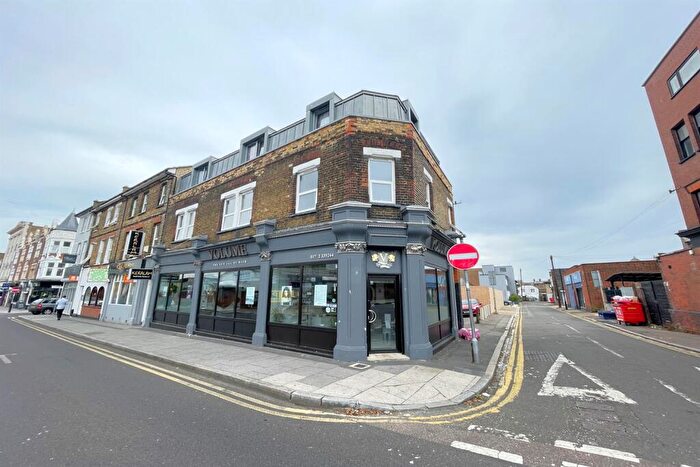 2 Bedroom Flat To Rent In Clifftown Road, Southend-on-Sea, SS1