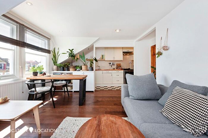 1 Bedroom Flat To Rent In Dunsmure Road, London, N16