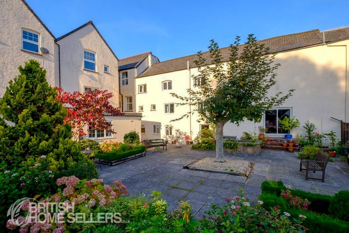 2 Bedroom Flat For Sale In High Street, Dulverton, Somerset, TA22