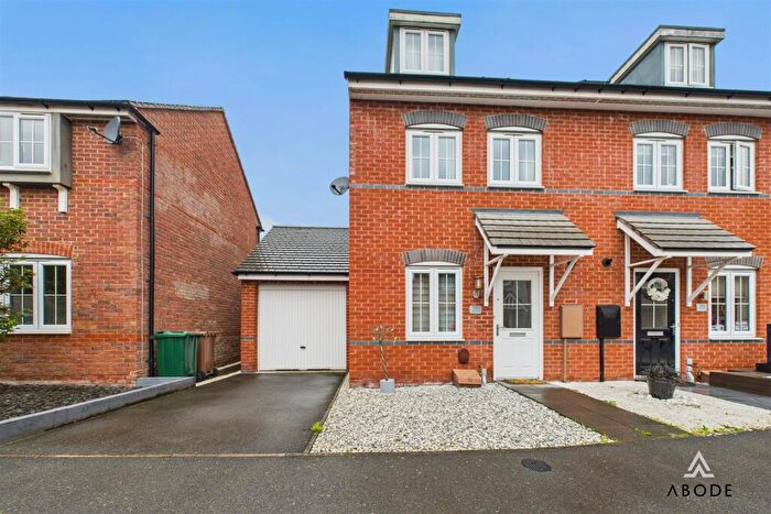 3 Bedroom Semi-Detached House For Sale In Edinburgh Road, Church Gresley, DE11