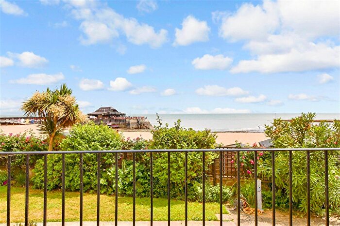 1 Bedroom Flat For Sale In The Parade, Broadstairs, Kent, CT10