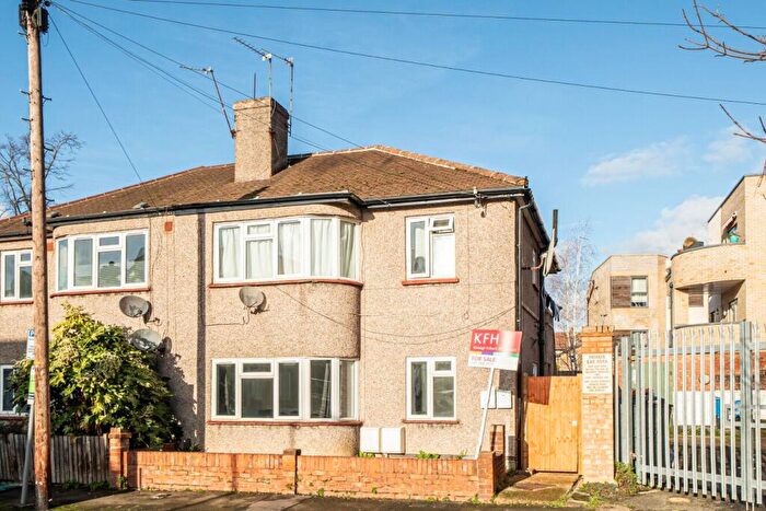 2 Bedroom Flat For Sale In Morena Street, Catford, London, SE6