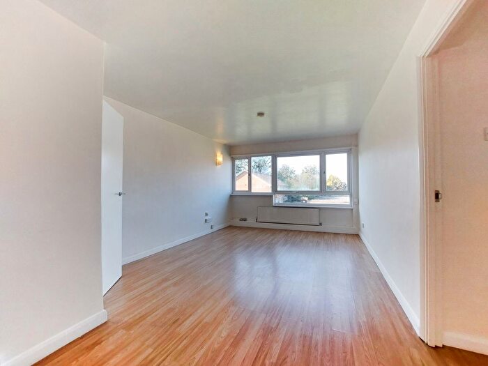 3 Bedroom Flat To Rent In Pampisford Road, South Croydon, CR2