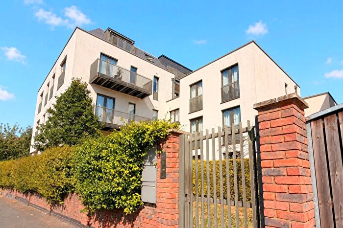 2 Bedroom Flat For Sale In Roxborough Avenue, Harrow, HA1