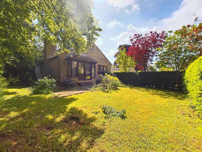 3 Bedroom Bungalow To Rent In Wingfield Court, Bingley, BD16