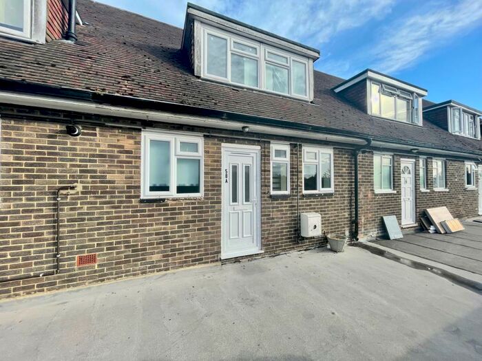 3 Bedroom Apartment To Rent In Birdsfoot Lane, Luton, LU3