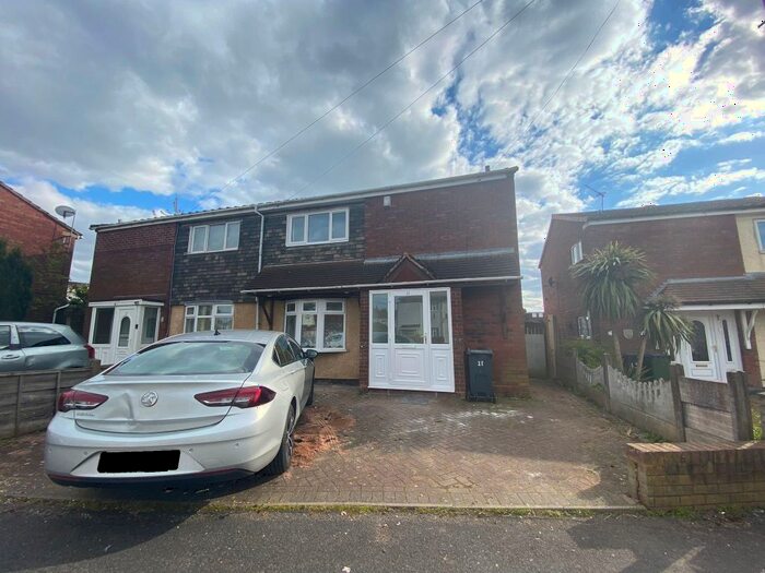 3 Bedroom Property To Rent In Bromfield Crescent, Wednesbury, WS10