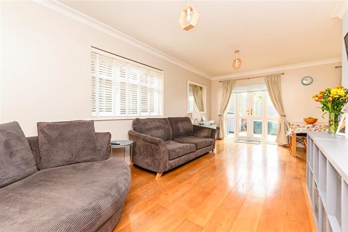 4 Bedroom Semi-Detached House For Sale In Fawkham Road, West Kingsdown, Sevenoaks, Kent, TN15