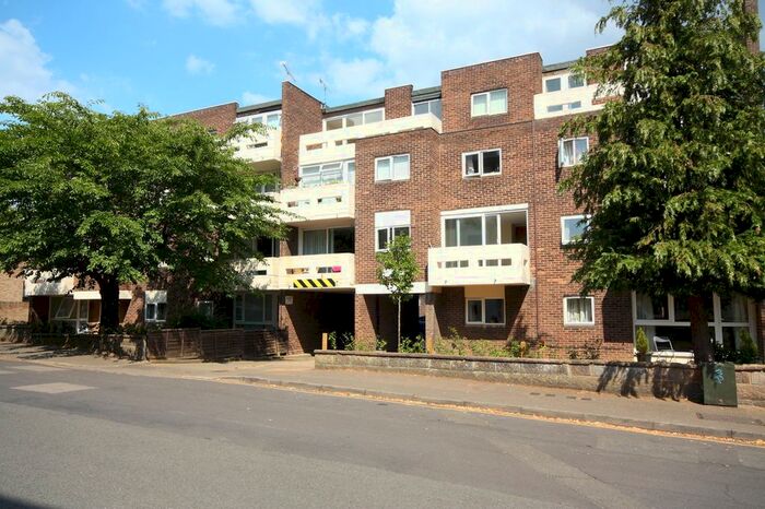 1 Bedroom Flat To Rent In Hillmount, Woking, GU22