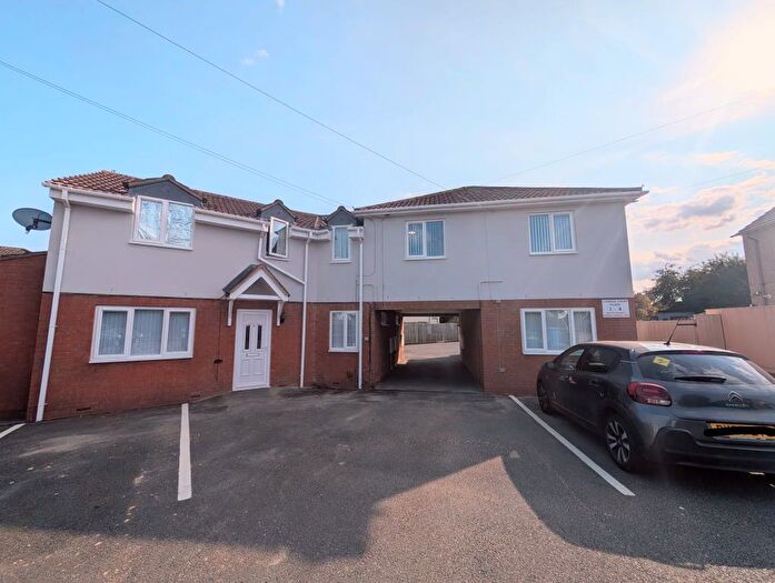2 Bedroom Flat To Rent In West Avenue, Burton Latimer, NN15