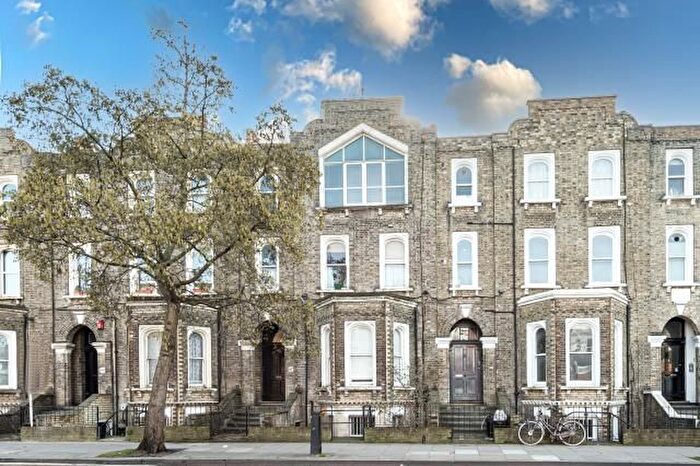 2 Bedroom Flat For Sale In Uxbridge Road, London, W12
