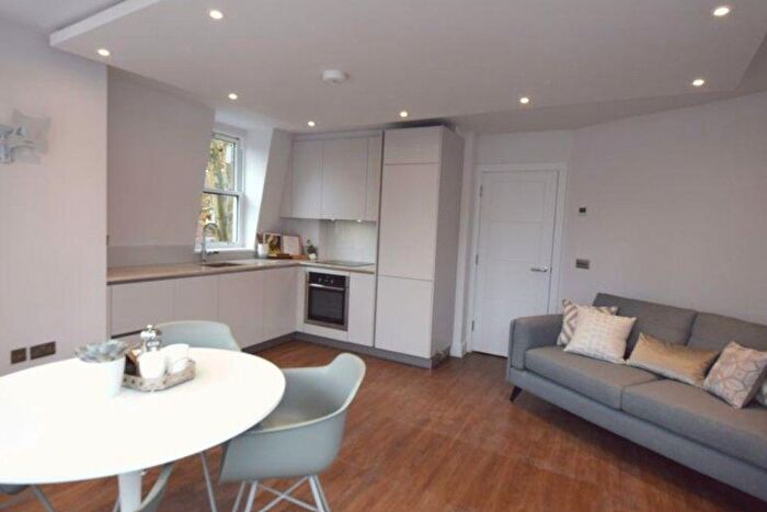 2 Bedroom Flat To Rent In Temple Fortune Lane, London, NW11