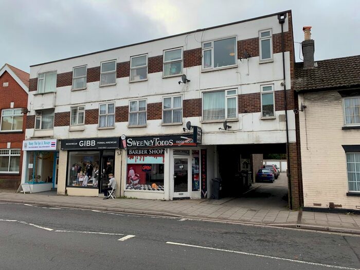 2 Bedroom Flat To Rent In Bargates, Christchurch, BH23