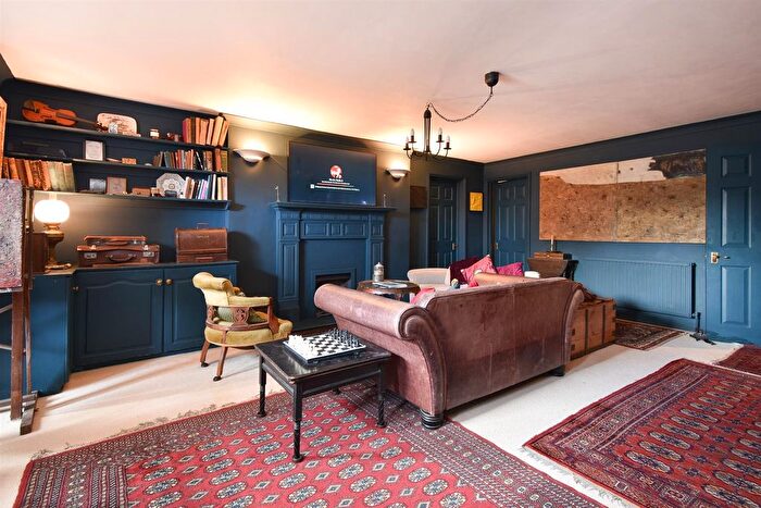 2 Bedroom Flat For Sale In Highlands Gardens, St. Leonards-On-Sea, TN38