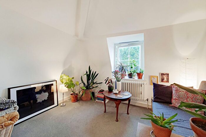 2 Bedroom Flat To Rent In Friendly Street, London, SE8