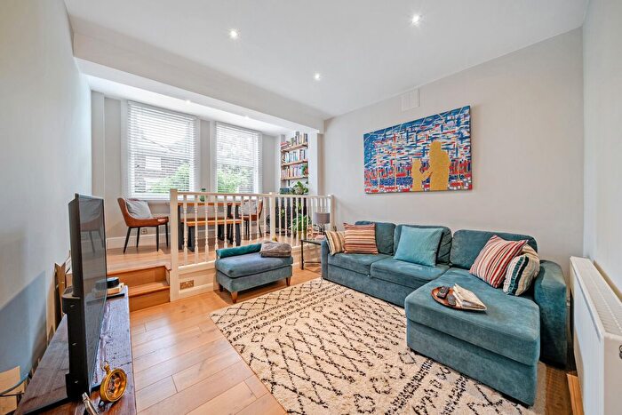 2 Bedroom Flat For Sale In Wellfield Road, Streatham, London, SW16