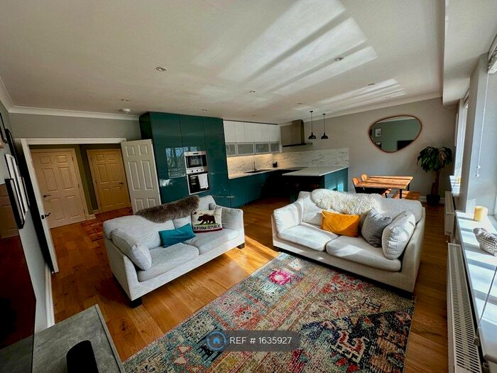 2 Bedroom Flat To Rent In Rope Street, London, SE16