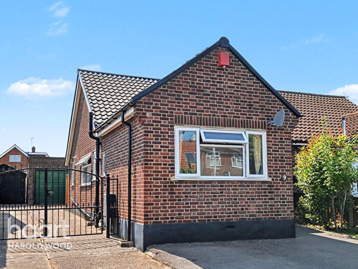 3 Bedroom Semi-Detached Bungalow For Sale In Kersey Gardens, Harold Wood, RM3