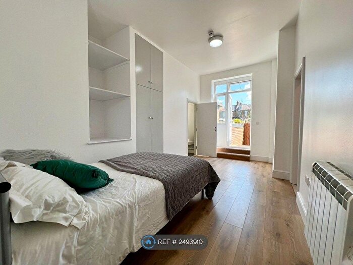 Studio To Rent In Ferme Park Road, London, N4