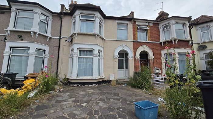 4 Bedroom Terraced House To Rent In Blythswood Road, Ilford, Essex, IG3