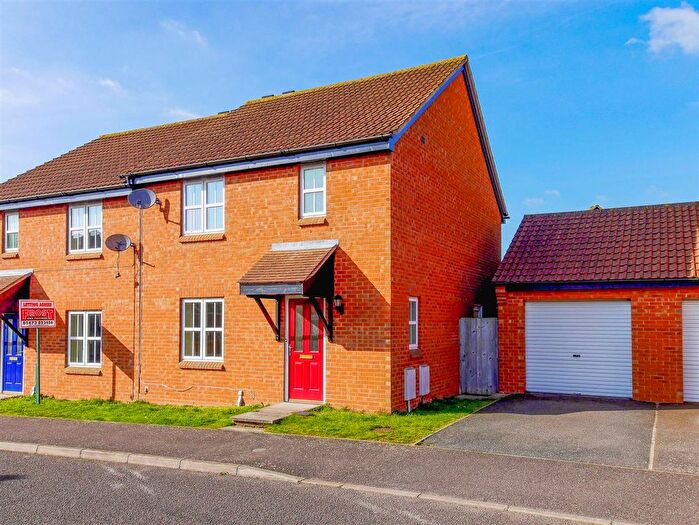 3 Bedroom Semi Detached House To Rent In Malyon Road, Hadleigh, IP7