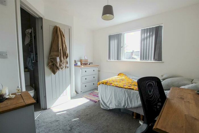 5 Bedroom House To Rent In Holly Grove, Hubert Road, Birmingham, B29