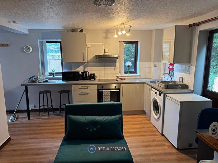 1 Bedroom Flat To Rent In Franklin Court, Amersham, HP7
