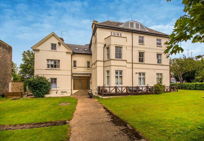 2 Bedroom Flat To Rent In Streatham Common North, Streatham Common, London, SW16