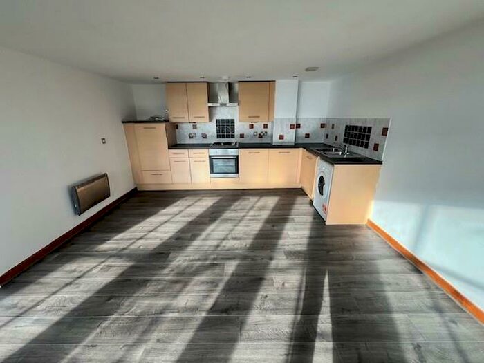 3 Bedroom Flat To Rent In Byron Halls, BD3