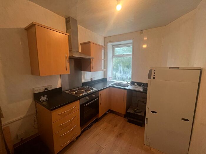 2 Bedroom Flat To Rent In Ashton Road, Oldham, OL8