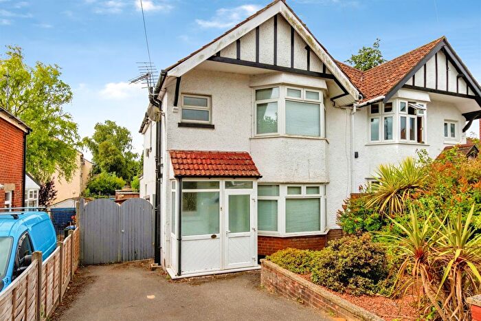 3 Bedroom Semi-Detached House For Sale In Avon Road, Southampton, SO18