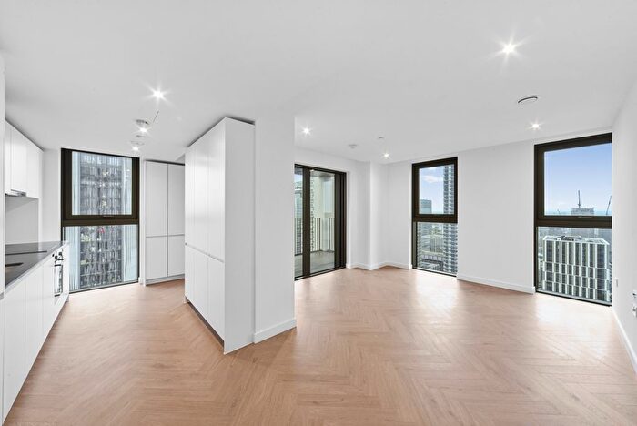 2 Bedroom Flat To Rent In One Thames Quay, Marsh Wall, E14
